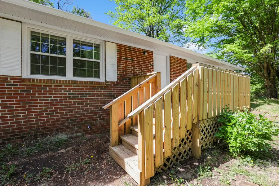1007 N Fork RD, Barnardsville, NC 28709