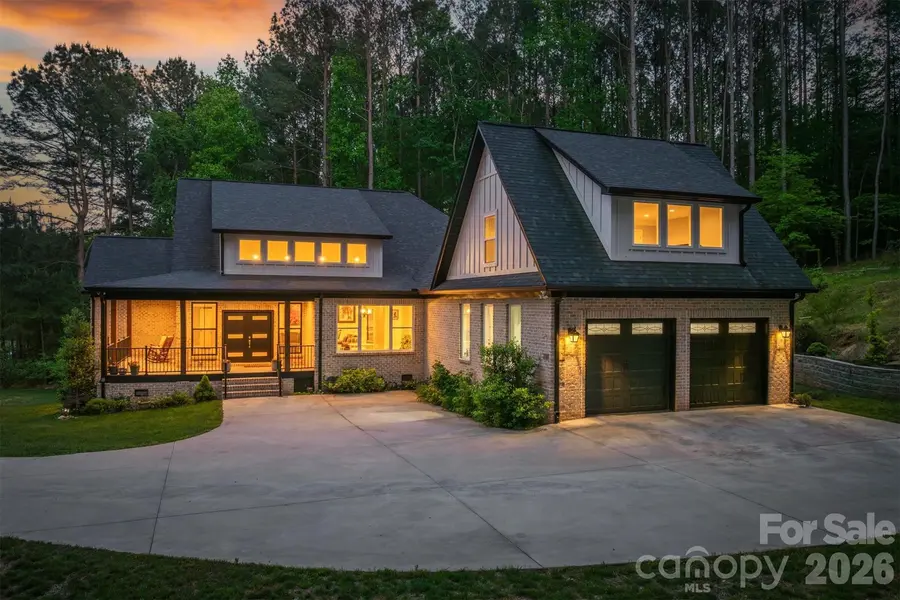 100 White Fawn CIR, Granite Falls, NC 28630