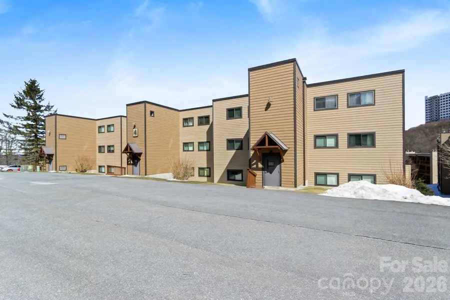 104 Sugar Ski DR, Banner Elk, NC 28604