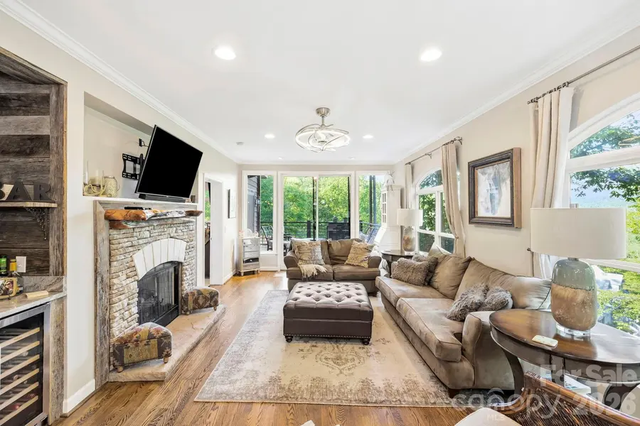 30 Lower Tanglewood RD E #2, Lake Toxaway, NC 28747