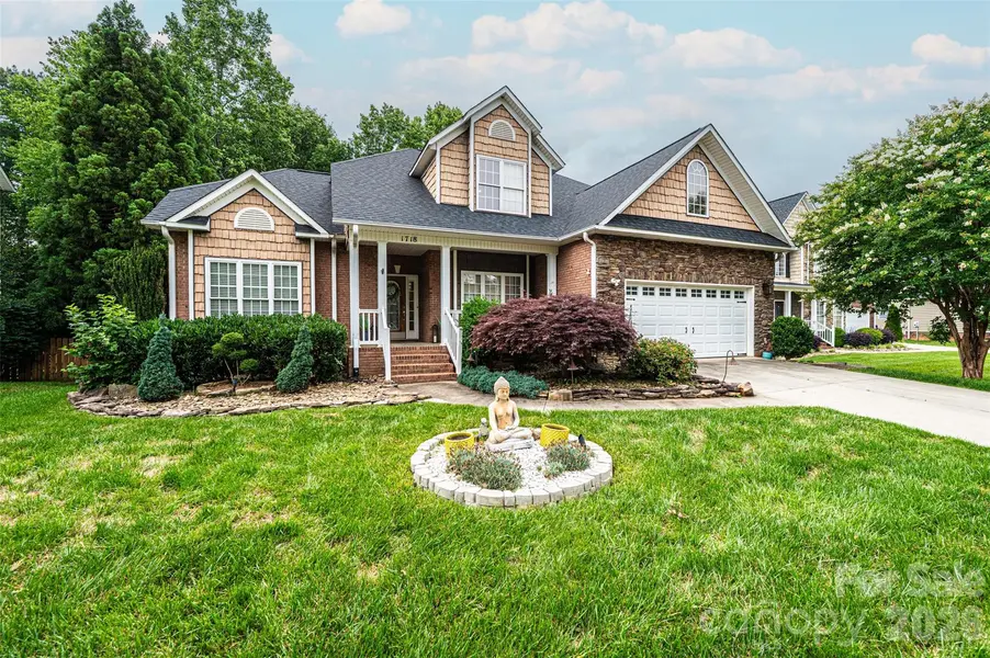 1718 30th Avenue PL NE, Hickory, NC 28601