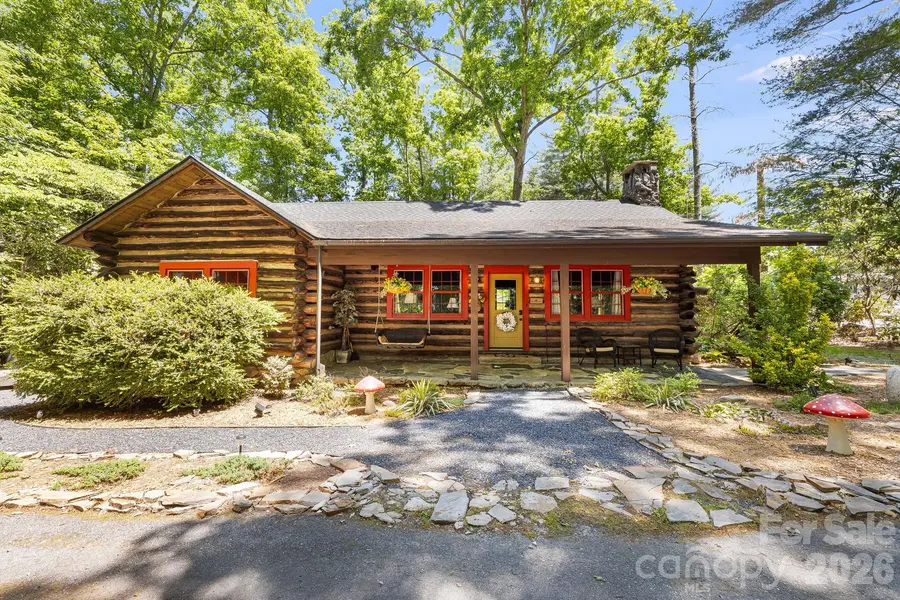 128 Tee Off LN, Hendersonville, NC 28792