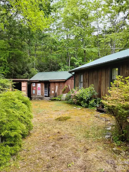 401 Shady DR, Collettsville, NC 28611