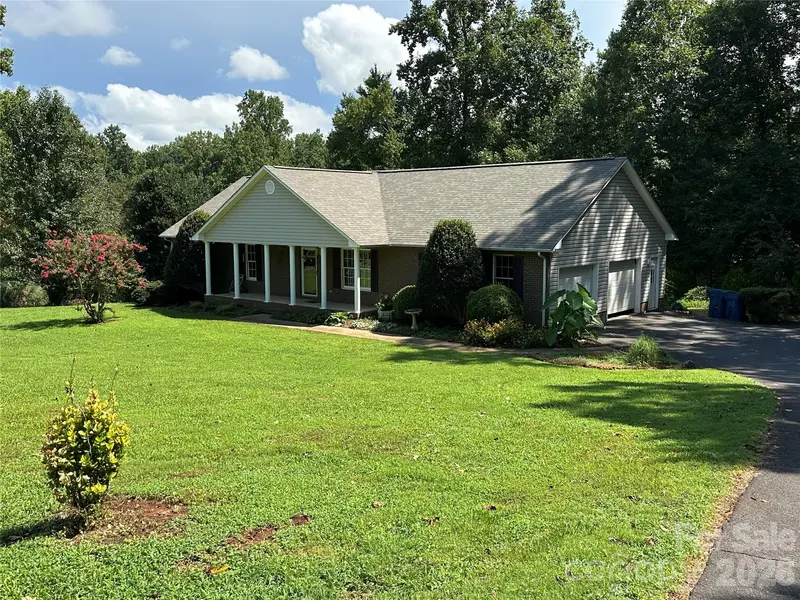 1724 Wellington AVE, Newton, NC 28658