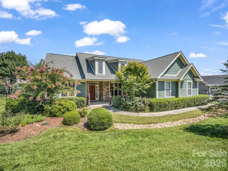 17 Black Iron LN, Hendersonville, NC 28792