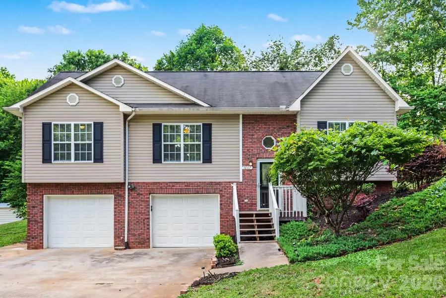 1607 Indian Springs DR NW, Conover, NC 28613