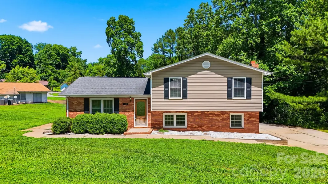 1401 Southwest BLVD, Newton, NC 28658