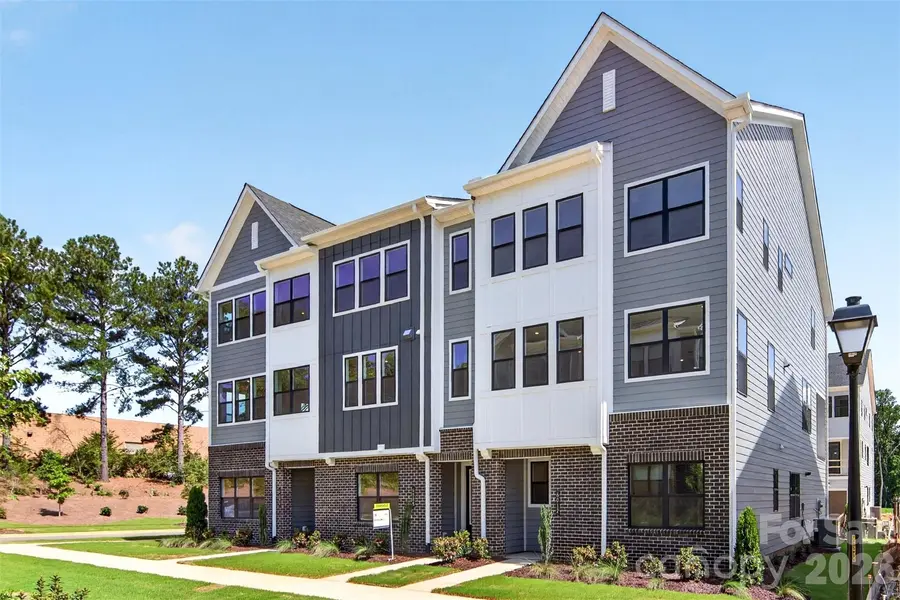 6012 Yellow Buckeye DR, Charlotte, NC 28277