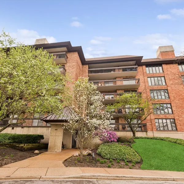 3851 Mission Hills RD #303, Northbrook, IL 60062