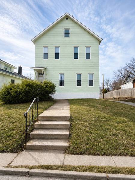 1335 W 13th ST, Davenport, IA 52804
