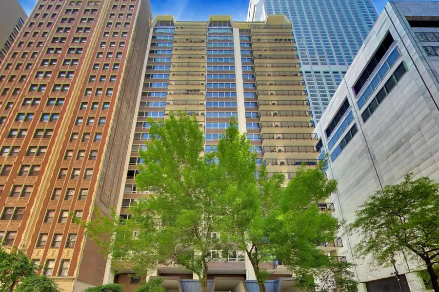 201 E Chestnut ST #8B, Chicago, IL 60611