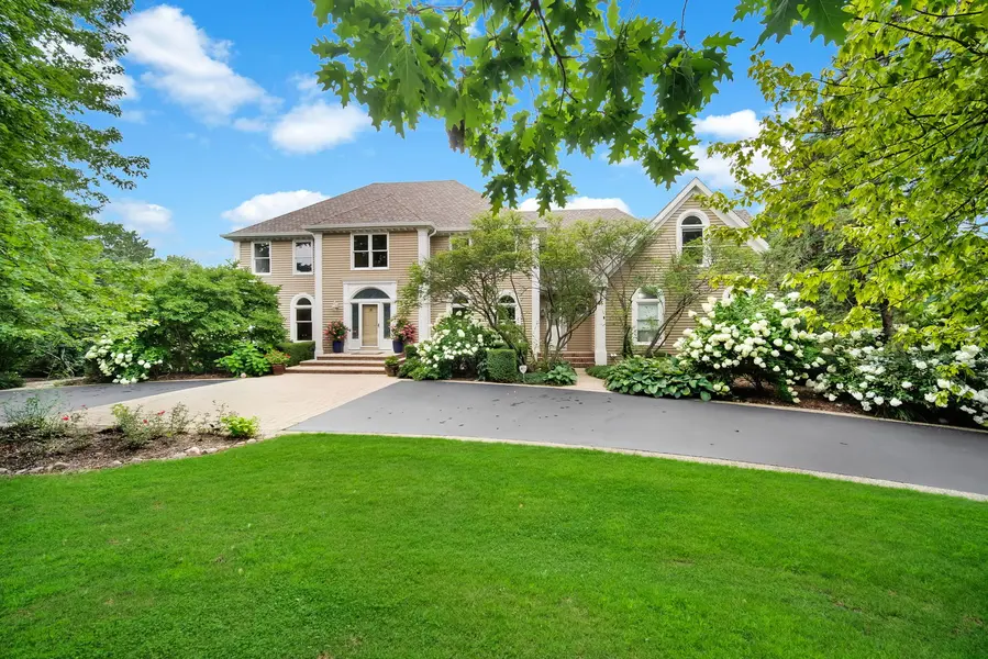 8 Lakeside DR, South Barrington, IL 60010