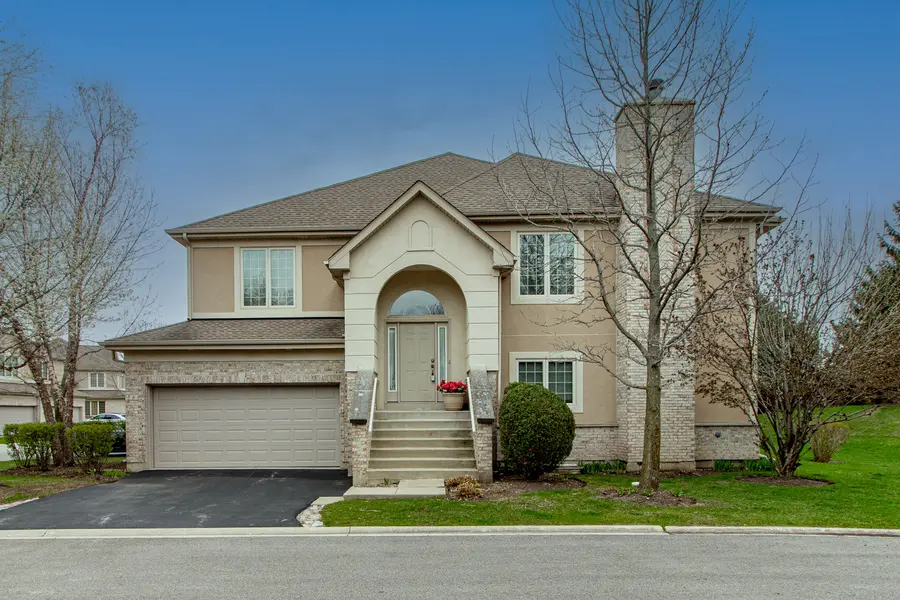 6 Beaconsfield CT, Lincolnshire, IL 60069