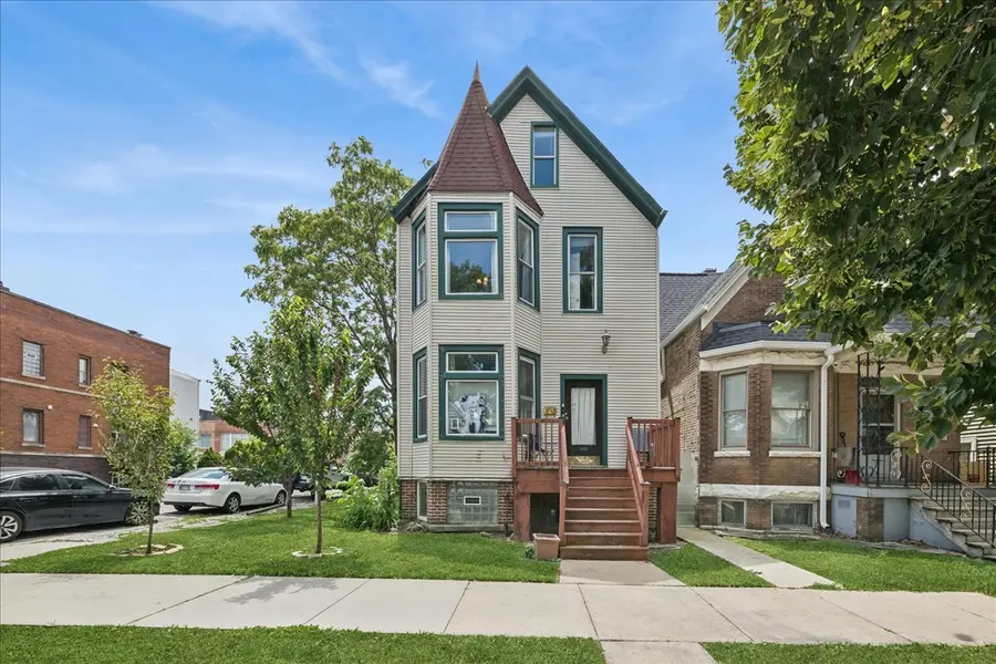 2835 W Wellington AVE #2, Chicago, IL 60618