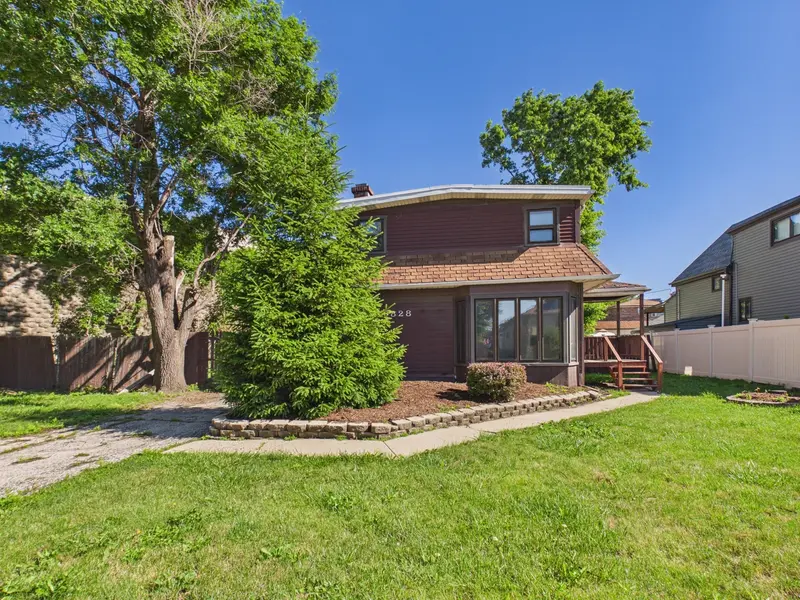 9828 W South AVE, Schiller Park, IL 60176