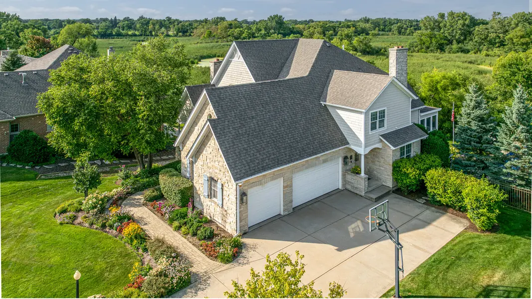 13487 Cambridge DR, Lemont, IL 60439