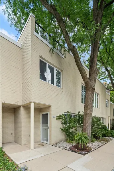 974 S Park TER, Chicago, IL 60605