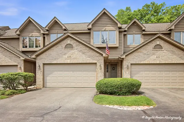 526 Silver Aspen CIR, Crystal Lake, IL 60014