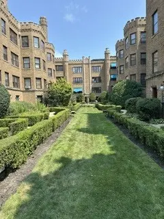 2432 W Greenleaf AVE #2, Chicago, IL 60645