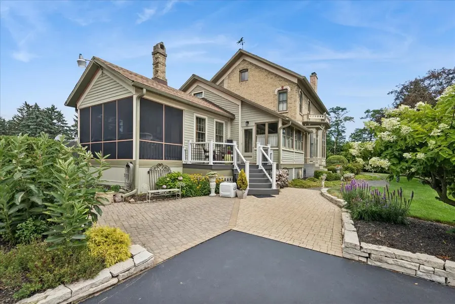 346 Sheridan RD, Winthrop Harbor, IL 60096
