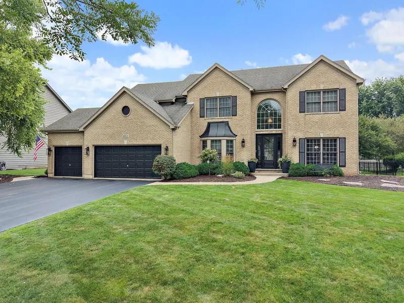 651 Clover DR, Algonquin, IL 60102