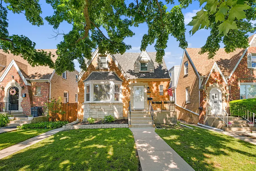 5704 N Major AVE, Chicago, IL 60646
