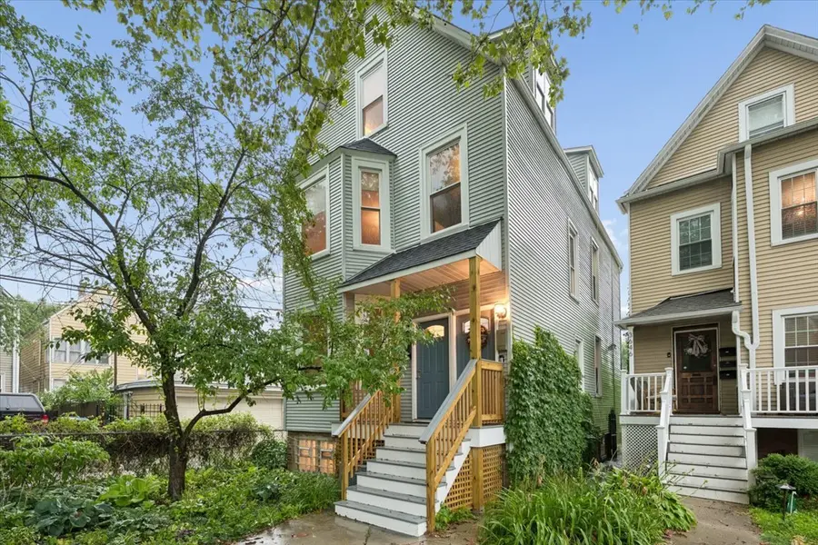 3650 W Oakdale AVE, Chicago, IL 60618