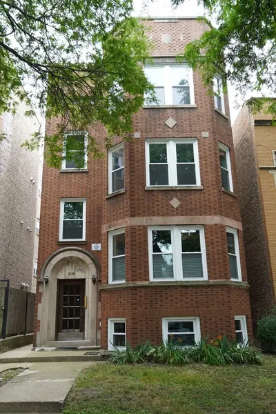 2051 W Arthur AVE, Chicago, IL 60645