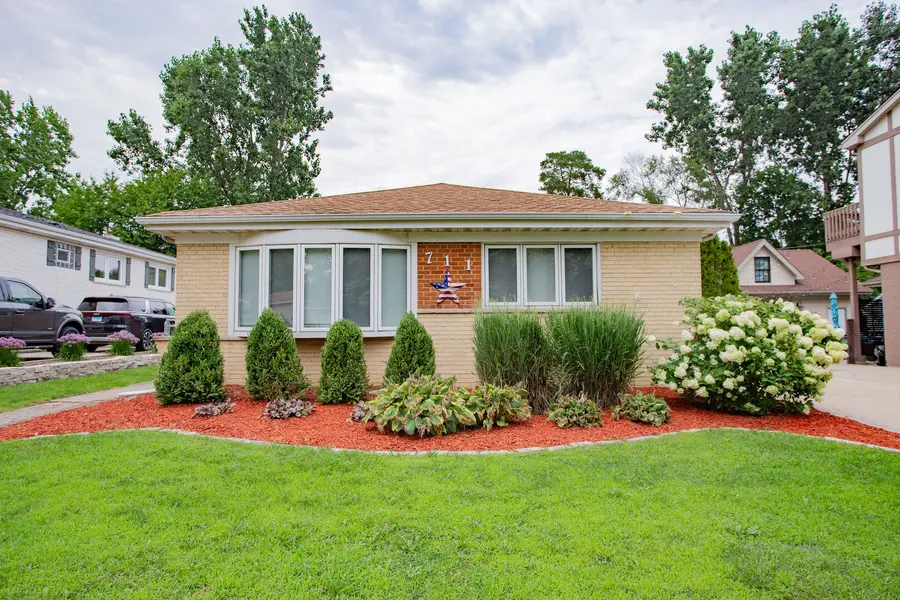 711 Schiller ST, Itasca, IL 60143