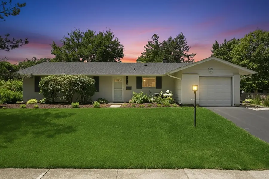 6320 Clark DR, Woodridge, IL 60517