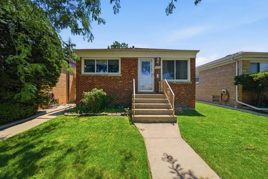 3123 W Howard ST, Chicago, IL 60645