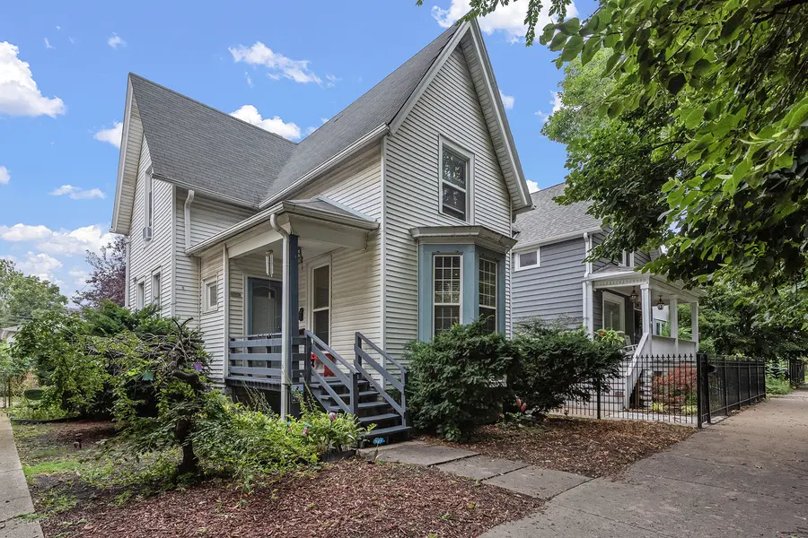 3106 N Sawyer AVE, Chicago, IL 60618