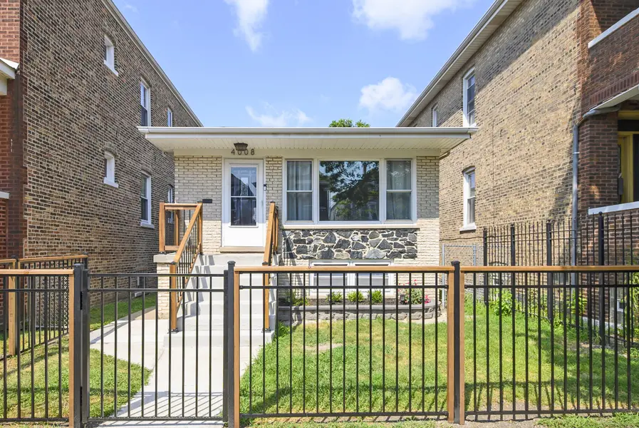 4008 S Albany AVE, Chicago, IL 60632