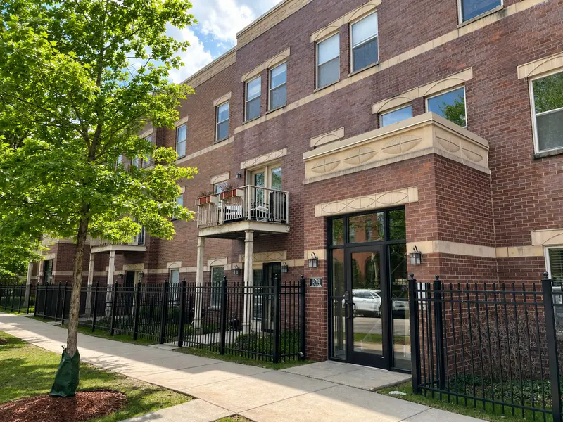 803 E 41ST ST #1B, Chicago, IL 60653