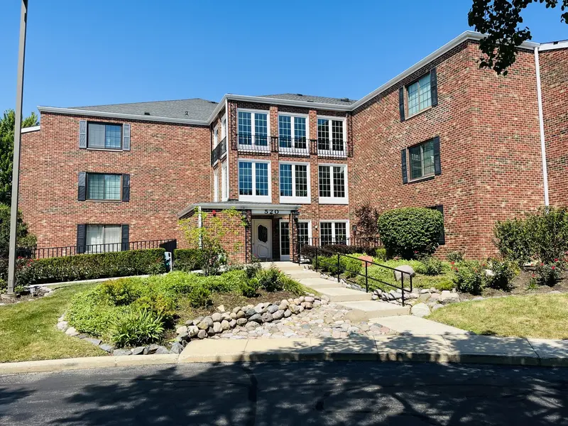 520 BIESTERFIELD RD #117, Elk Grove Village, IL 60007