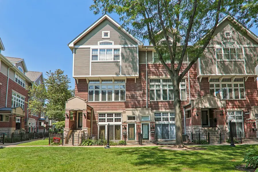 4930 S Cornell AVE #E, Chicago, IL 60615