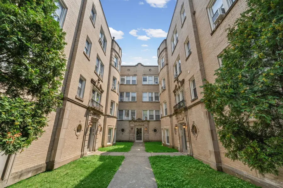 2751 W Arthur AVE #2, Chicago, IL 60645