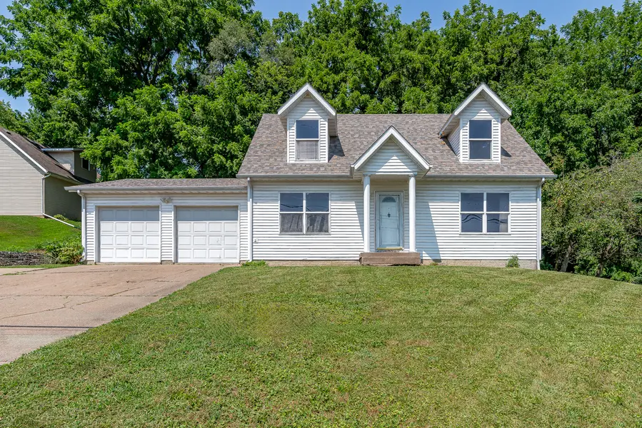 1148 Valley DR, Riverdale, IA 52722