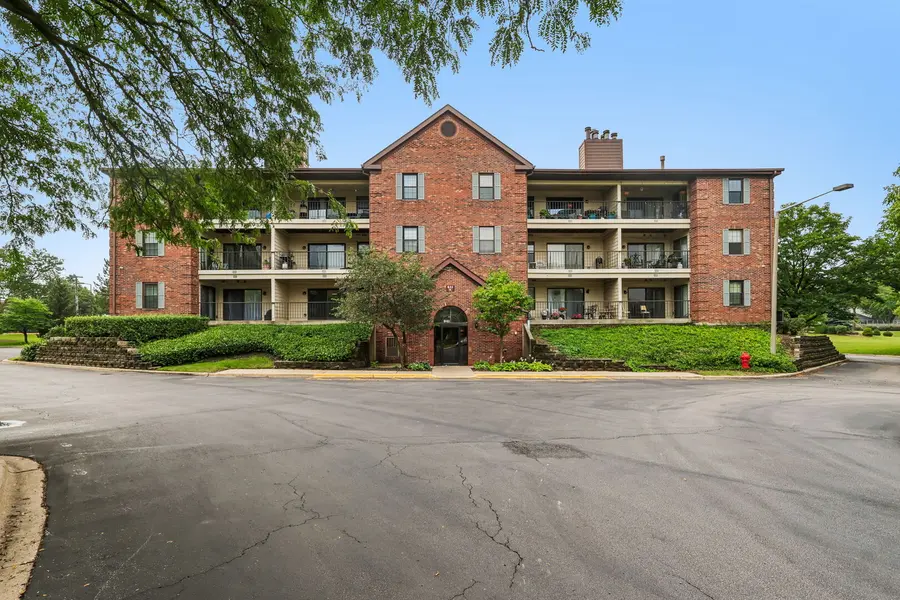 641 Hapsfield LN #103, Buffalo Grove, IL 60089