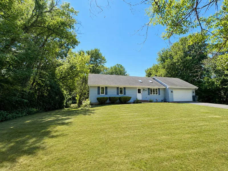 6615 W Gate CT, Roscoe, IL 61073