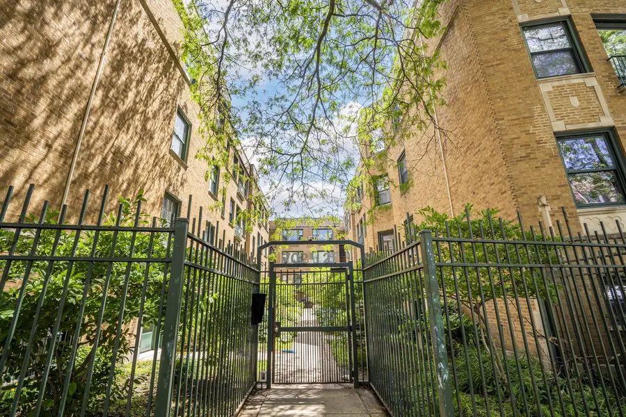 7025 N Sheridan RD #1N, Chicago, IL 60626