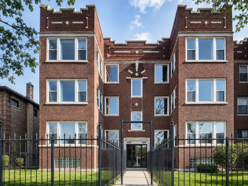 7431 S Paxton AVE #3A, Chicago, IL 60649