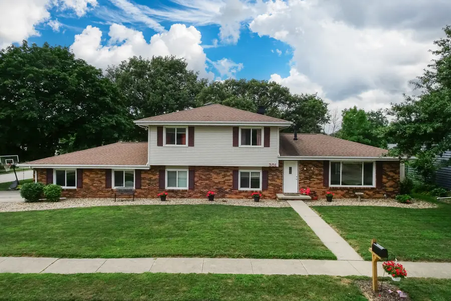 301 Garden RD, Normal, IL 61761