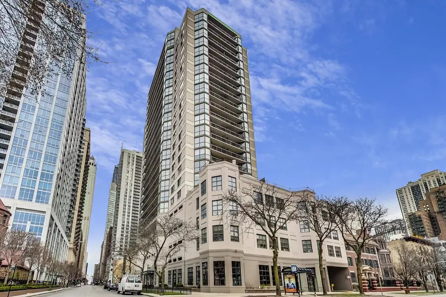 33 W DELAWARE PL #13A, Chicago, IL 60610
