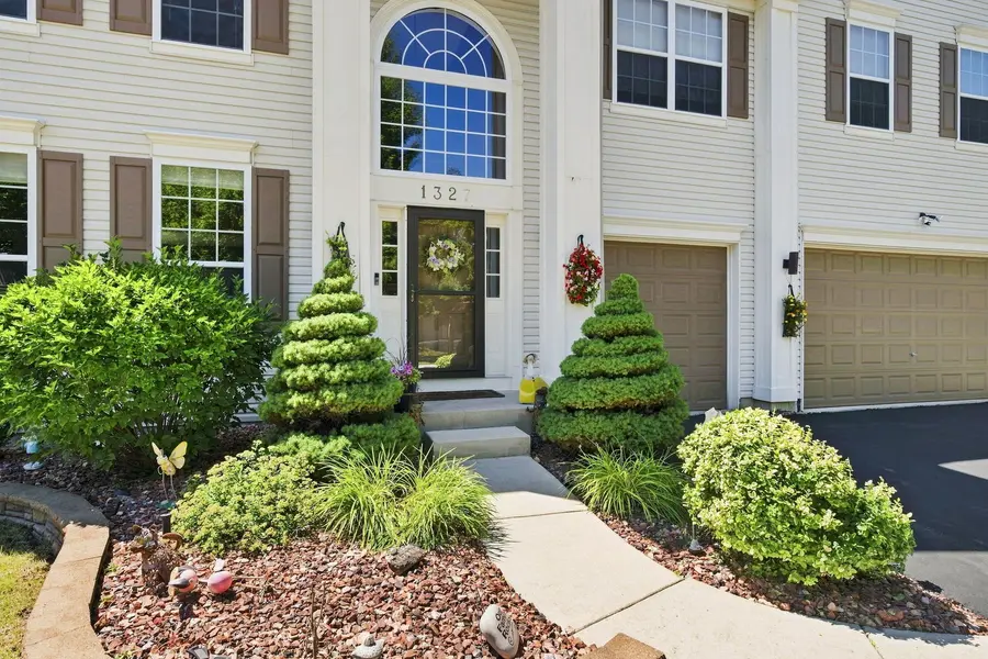 1327 Palisades DR, Bolingbrook, IL 60490