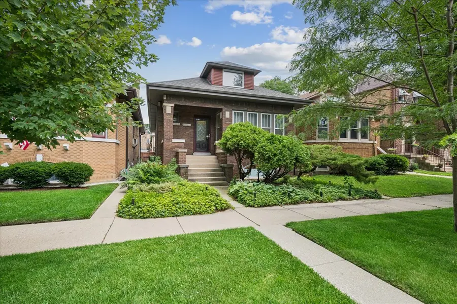 5725 N SACRAMENTO AVE, Chicago, IL 60659