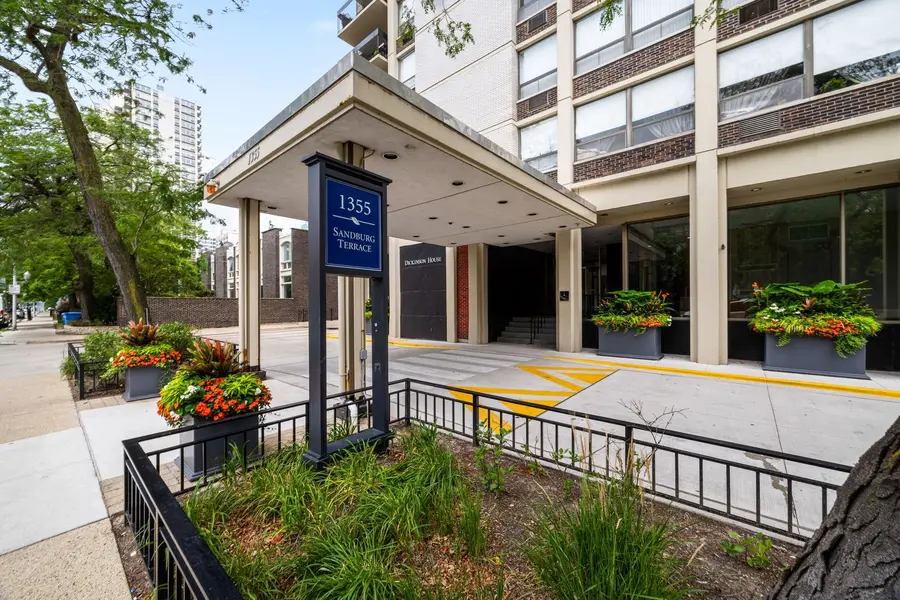 1355 N Sandburg TER #1809, Chicago, IL 60610