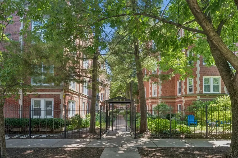 1411 W Farwell AVE #M3, Chicago, IL 60626