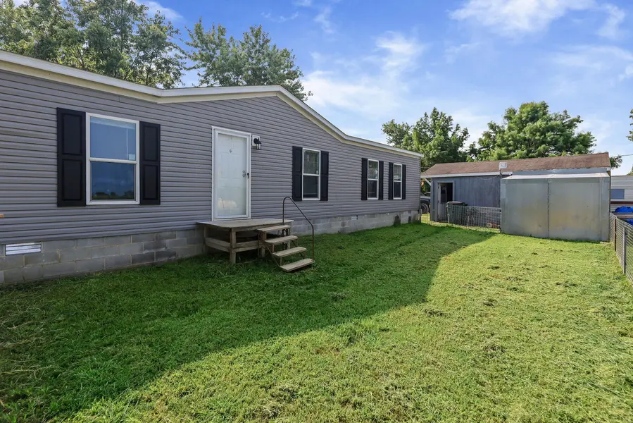 1257 Cedar Creek DR, Centralia, IL 62801