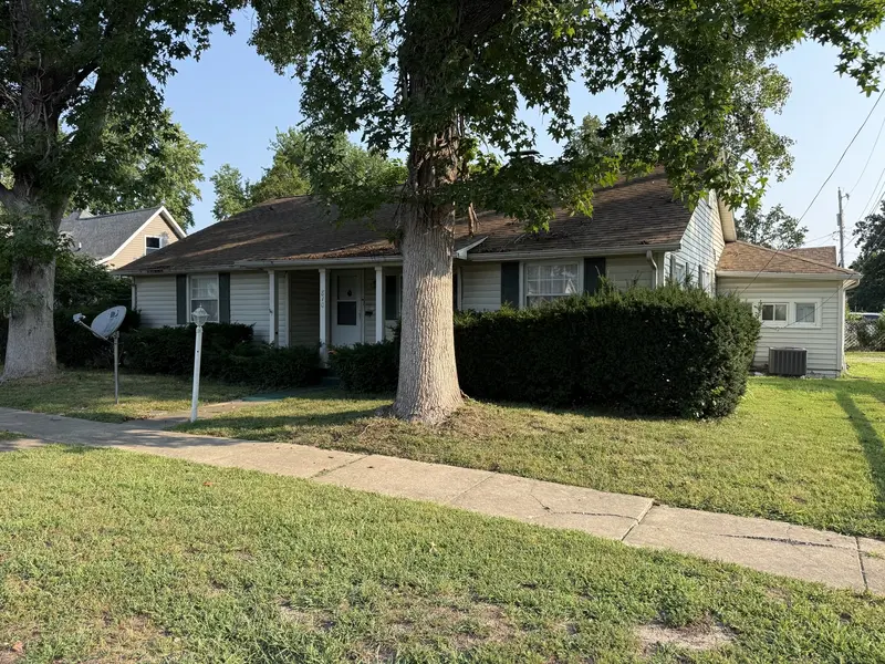 810 E 7th ST, Centralia, IL 62801